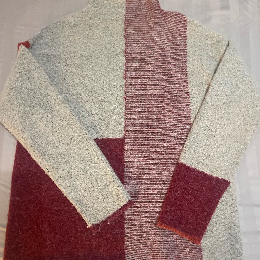 Cyrus Beige and Red Knit Sweater